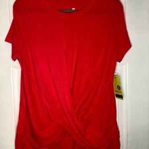 Workout shirt with knot detait